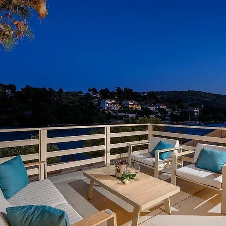 Vila Luxury Seafront Blue Star Of Brac With Pool