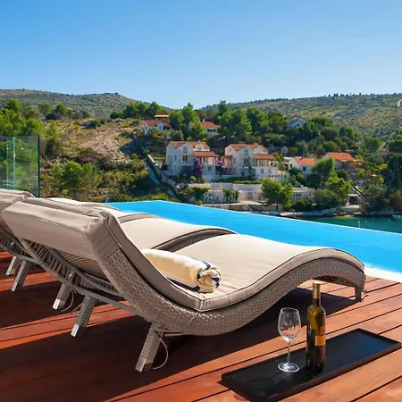 Vila Luxury Seafront Blue Star Of Brac With Pool Bobovisca