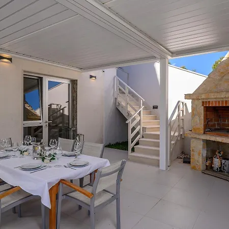 Vila Luxury Seafront Blue Star Of Brac With Pool