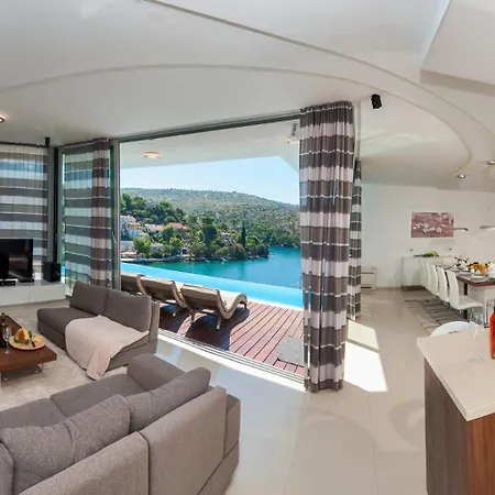 Vila Luxury Seafront Blue Star Of Brac With Pool Bobovisca