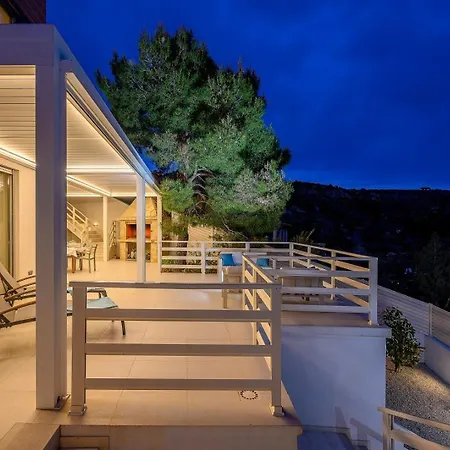 Luxury Seafront Blue Star Of Brac With Pool