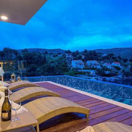 Vila Luxury Seafront Blue Star Of Brac With Pool