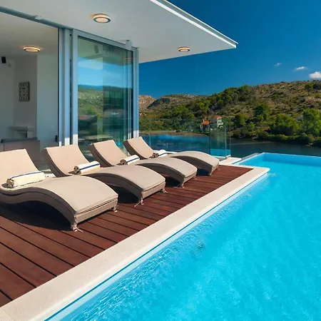 Luxury Seafront Blue Star Of Brac With Pool *